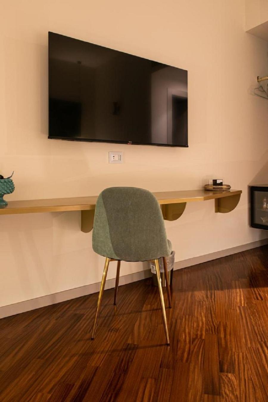 Bhr Cavour 150 Hotel Рим Екстериор снимка