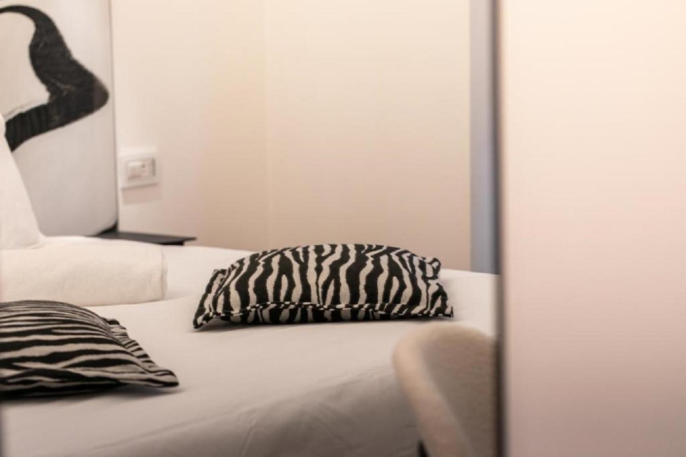 Bhr Cavour 150 Hotel Рим Екстериор снимка