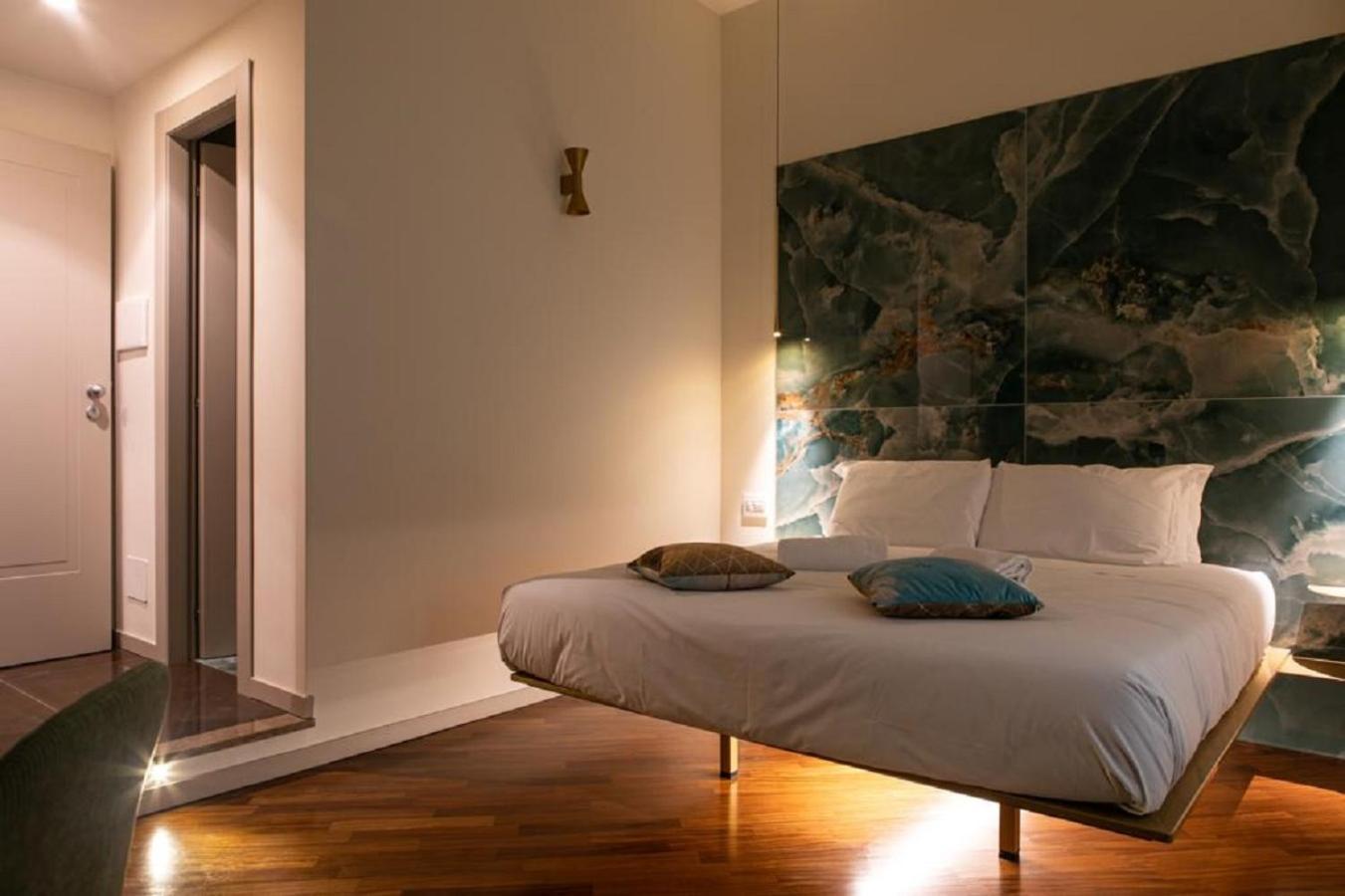 Bhr Cavour 150 Hotel Рим Екстериор снимка